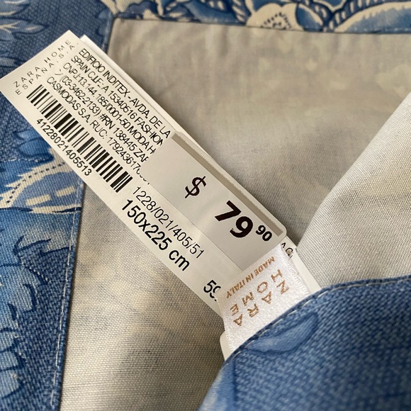 Zara Home Blue and White floral tablecloth. 100% cotton. - Picture 4 of 4